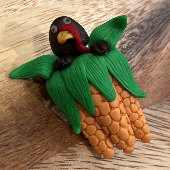 Hand Crafted Thanksgiving Brooch - Picture 5 of 5
